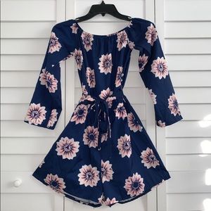 Floral, summer style Navy Blue Romper! ✨💐